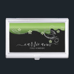 Eleganter grüner Blumenwirl | Personalisieren Visitenkarten Dose<br><div class="desc">Beruflicher Visitenkartenhalter für Sie bereit zum Personalisieren. ✔ HINWEIS: ÄNDERN SIE NUR DIE VORLAGEBEREICHE, DIE SIE BENÖTIGEN! 😀 Sie können den Text bei Bedarf entfernen und neu hinzufügen, was immer Sie möchten und welchen Schriftart Sie möchten. 📌 Wenn Sie weitere Anpassungen benötigen, klicken Sie bitte auf den Button "Weitere Anpassungen...</div>