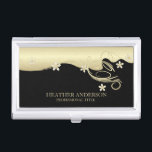Eleganter heller Goldener Blumenwirl | Personalisi Visitenkarten Dose<br><div class="desc">Beruflicher Visitenkartenhalter für Sie bereit zum Personalisieren. ✔ HINWEIS: ÄNDERN SIE NUR DIE VORLAGEBEREICHE, DIE SIE BENÖTIGEN! 😀 Sie können den Text bei Bedarf entfernen und neu hinzufügen, was immer Sie möchten und welchen Schriftart Sie möchten. 📌 Wenn Sie weitere Anpassungen benötigen, klicken Sie bitte auf den Button "Weitere Anpassungen...</div>