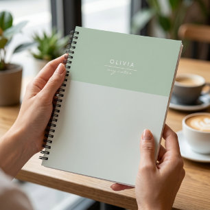 Eleganter hellgrüner monogrammierter minimaler Sti Notizbuch