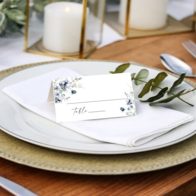 Eleganter Hochzeitstisch aus blauem Winter Foliage Platzkarte (Von Creator hochgeladen)
