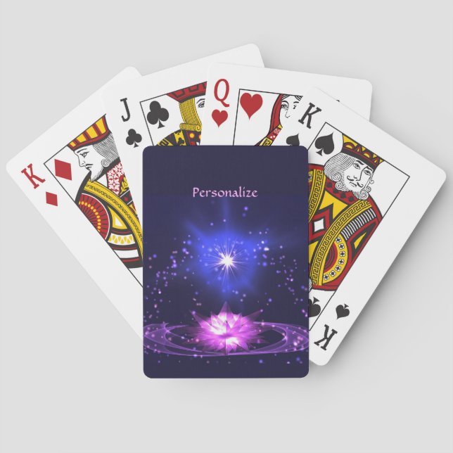 Eleganter kosmischer Zen Lila Crystal Lotus Blume Spielkarten (Rückseite)