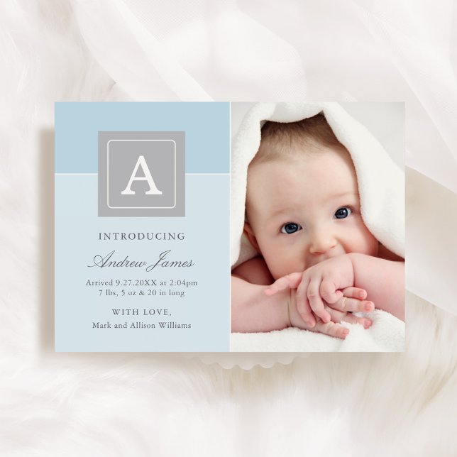 Eleganter Letter Block Baby Boy Foto Blue Birth Ankündigung (Von Creator hochgeladen)