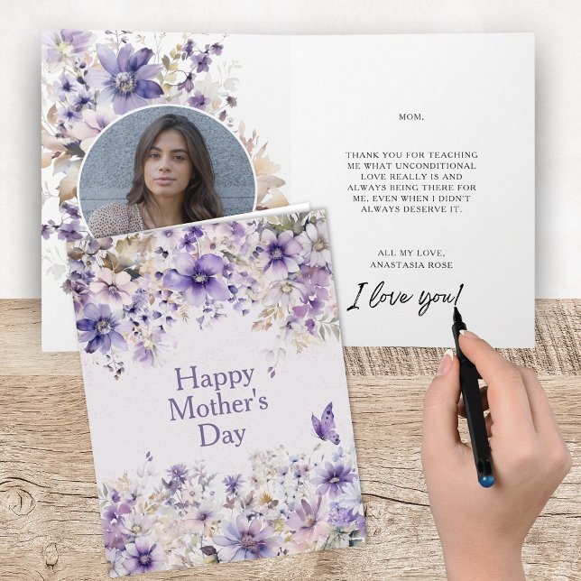 Eleganter Lila floraler Muttertag Sake Karte (Elegant floral mother's day card with keepsake photo and modern sentimental personalized text)
