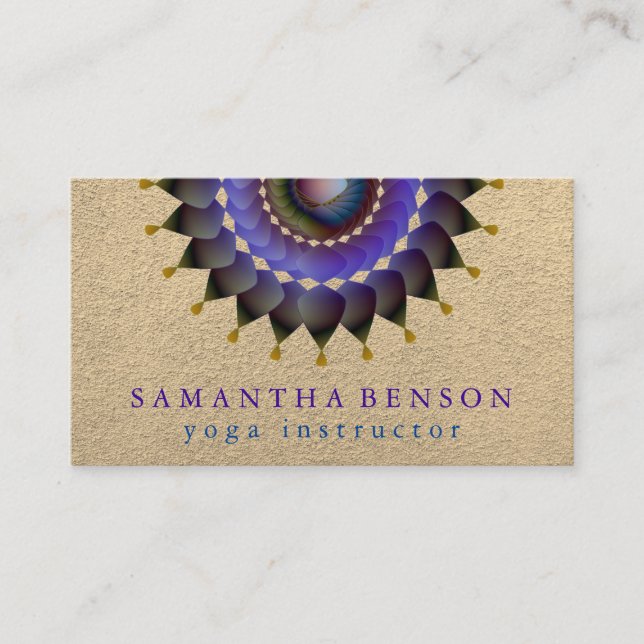Eleganter Lotus Blume Logo Yoga Lila Hintergrund Visitenkarte (Vorderseite)