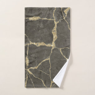 Eleganter malvenfarbener grauer handtuch