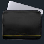 Eleganter Minimal Black Gold Line Name Laptopschutzhülle<br><div class="desc">Diese personalisierte schwarze Laptop-Hülle mit Ihrem Namen in goldbraun auf schwarzem Hintergrund ist modern und elegant. Alle Farben können nach Belieben geändert werden.</div>