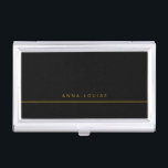Eleganter Minimal Black Gold Line Name Visitenkarten Dose<br><div class="desc">Moderne und elegante schwarze Visitenkartengehäuse,  personalisieren Sie sie mit Ihrem Namen in goldbraun auf schwarzem Hintergrund. Alle Farben können nach Belieben geändert werden. Weitere passende Artikel sind in meinem Shop erhältlich.</div>