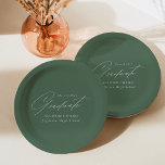 Eleganter Minimalistisch Sage Green Abschluss Pappteller<br><div class="desc">Elegante Abschluss-Papier-Teller mit "Graduate" in einem schönen weißen Skript mit dunkelgrünen Hintergrund angezeigt. Personalisieren Sie die Teller des Abschlusses, indem Sie den Namen des Absolventen, den Namen der Schule und das Jahr des Abschlusses hinzufügen. Die personalisierten Abschluss Papier Teller sind sowohl für High School- als auch für Uni-Abschluss Partys geeignet....</div>