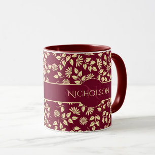 Eleganter Monogramm Name Leaf Daisy Muster Burgund Tasse