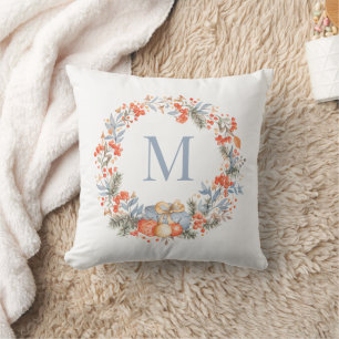 Eleganter Monogramm-Weihnachtskranz Staubblau Kissen