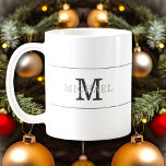 Eleganter Name der Schwarzen Silber Monogramm Pers Kaffeetasse<br><div class="desc">Passen Sie den Text an und erstellen Sie einfach Ihren personalisierten Schlamm. Klicken Sie auf BEARBEITEN, um die Textfarbe zu ändern oder eine Texthintergrundfarbe hinzuzufügen. Sie können dieses Design auf anderen Zazzle-Produkten übertragen und an die meisten Zazzle-Produkte anpassen. Standard Studio-Designs werden in hochauflösender Grafik für berufliche Drucke erstellt. Vielen Dank,...</div>