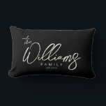 Eleganter Name für Skriptfamilie Lendenkissen<br><div class="desc">Elegantes Signaturskript Personalisierter Familienname Drehkissen. Individuelle Name einfache klassische kalligraphische Typografie Design.</div>