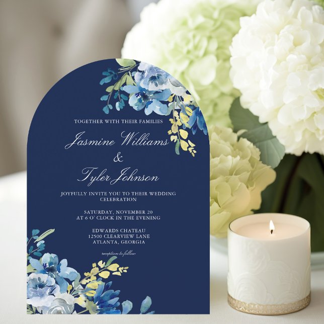 Eleganter Navy Blue Floral Arch Abend Hochzeit Einladung (Von Creator hochgeladen)