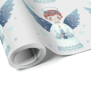 Eleganter nordischer Weihnachtsengel mit einer Ker Geschenkpapier