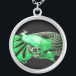 ELEGANTER PEACOCK IN GRÜN UND SCHWARZ VERSILBERTE KETTE<br><div class="desc">Farbiges und elegantes Design mit leuchtenden 3D-Edelsteinen Digitales Grafikdesign von Bulgan Lumini . Teil aus der neuen Kollektion ARCADIA .</div>