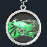 ELEGANTER PEACOCK IN GRÜN UND SCHWARZ VERSILBERTE KETTE<br><div class="desc">Farbiges und elegantes Design mit leuchtenden 3D-Edelsteinen Digitales Grafikdesign von Bulgan Lumini . Teil aus der neuen Kollektion ARCADIA .</div>
