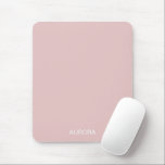Eleganter Personalisierter Dusty Blush Name - Mousepad<br><div class="desc">Rüsten Sie Ihren Arbeitsplatz mit diesem eleganten und stilvollen Mousepad mit einem beruhigenden, staubigen Hintergrund und Ihrem individuelle Name in sauberer, moderner Typografie auf. Dieses personalisierte Mousepad eignet sich sowohl für Zuhause als auch für Büroanwendungen und verleiht Ihrem Schreibtisch eine Touch von Eleganz und Individualität. Ein durchdachtes und funktionelles Geschenk...</div>
