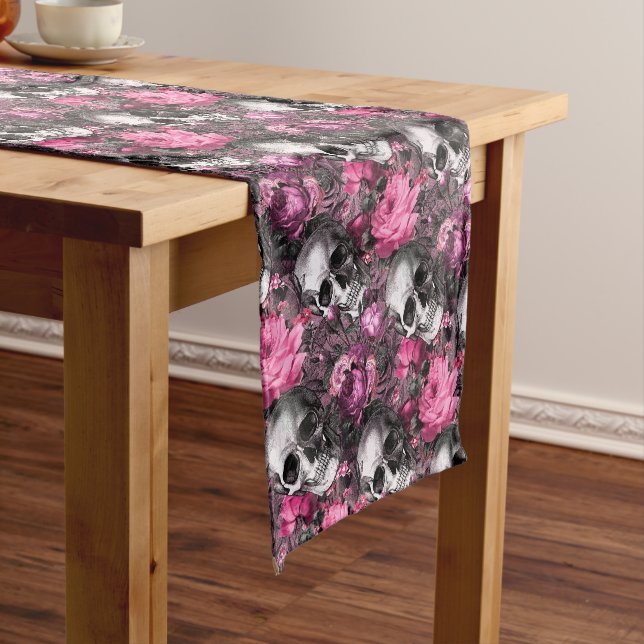 Eleganter rosa Blütenschädel Kurzer Tischläufer (Beispiel)