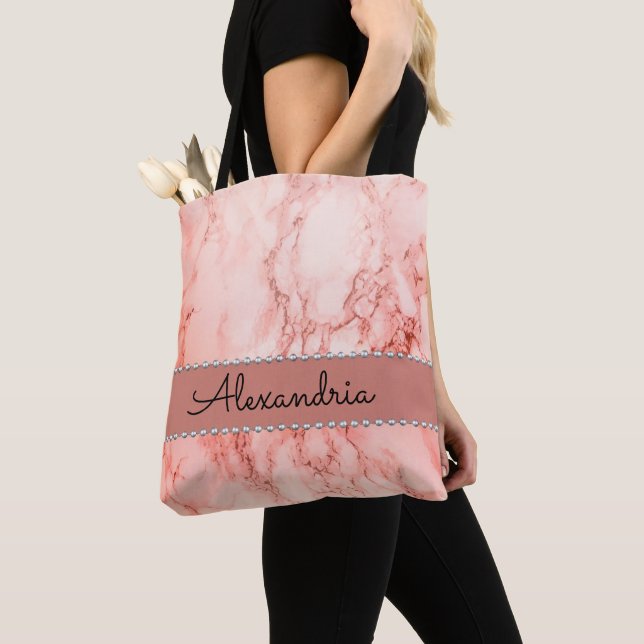 Eleganter rosa Korallenmarmor Personalisiert Tasche (Von Nahem)