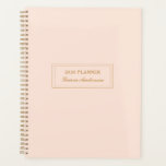 Eleganter rosa und goldener Planer 2026<br><div class="desc">Klassischer,  eleganter Personalisierter Planer mit rosafarbenem Hintergrund und goldenen Buchstaben.</div>