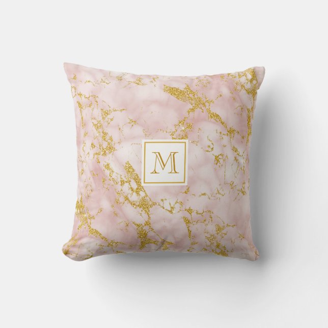Eleganter rosafarbener Imitat Monogram Gold Glitze Kissen (Vorderseite)