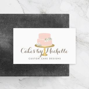 Eleganter rosafarbener Kuchen mit floraler Kuchen Visitenkarte