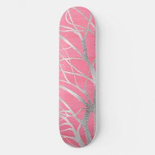 Eleganter rosafarbener Silberbaum Zeichnend Skateboard
