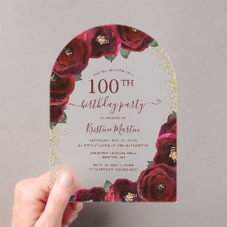 Eleganter roter Rosenblumenbogen zum 100. Geburtst Acryleinladungen