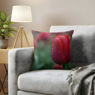 Eleganter Roter Tulip mit Taubentropfen Kissen