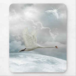 Eleganter Schwan in Flight Mousepad