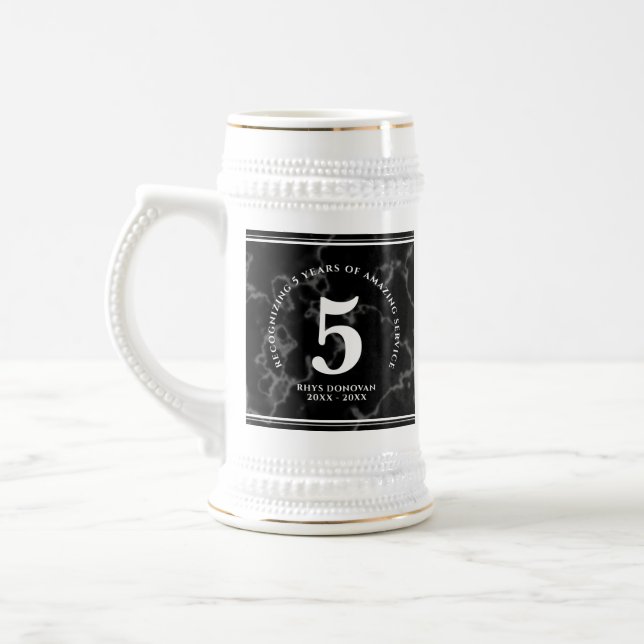 Eleganter schwarzer Marmor 5 Jahre Arbeit Jubiläum Bierglas (Links)