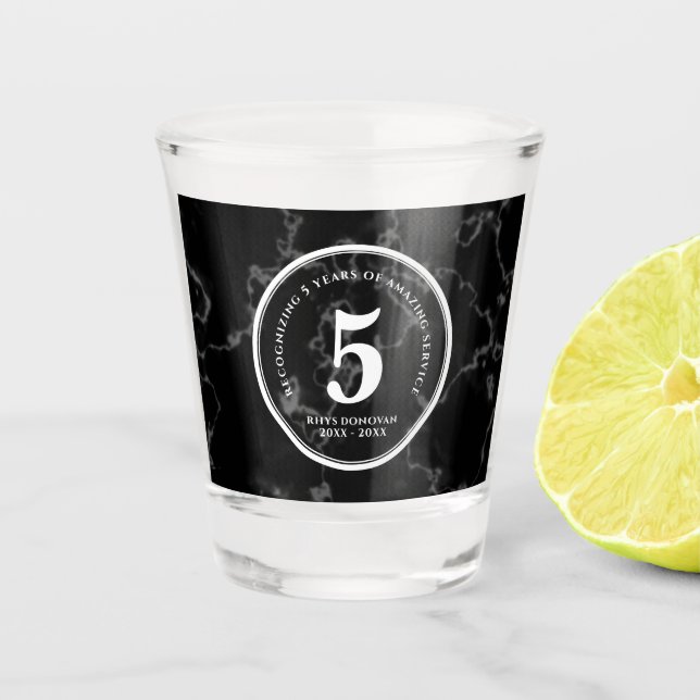 Eleganter schwarzer Marmor 5 Jahre Arbeit Jubiläum Schnapsglas (Vorderseite)