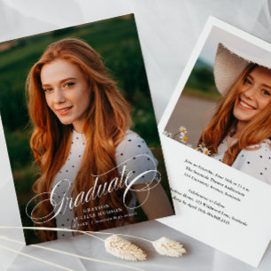 Eleganter Script Calligraphy Foto Abschluss Einladung