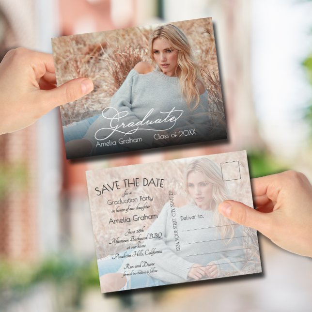 Eleganter Script-Foto-Abschluss Save the Date Postkarte (Photo graduation Save the Date postcards feature your details on the back)