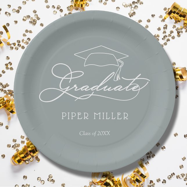 Eleganter Script Grad Cap Silver Gray Abschluss Pappteller (White script grad cap on silver personalized graduation party paper plates, napkins in our store)