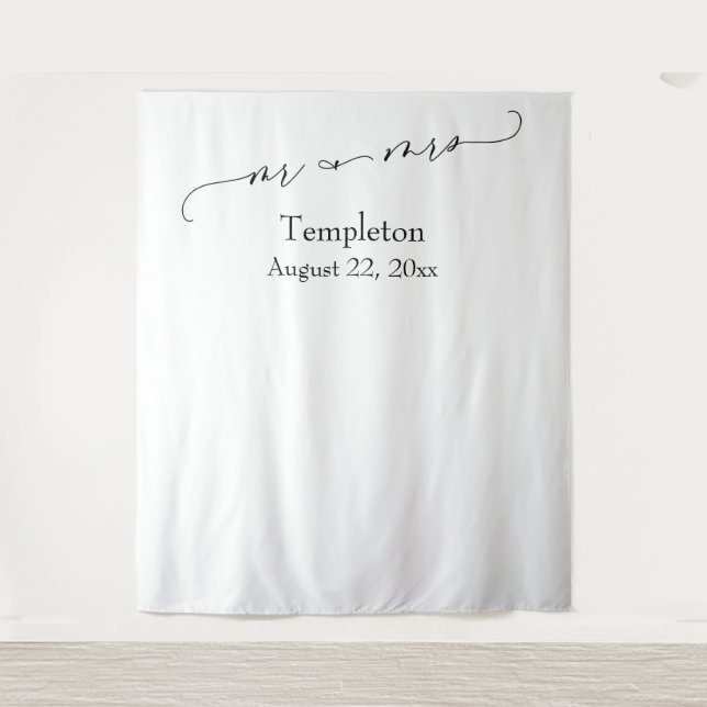Eleganter Script Mr & Mrs Simple Foto Hintergrund Wandteppich (Vorderseite)