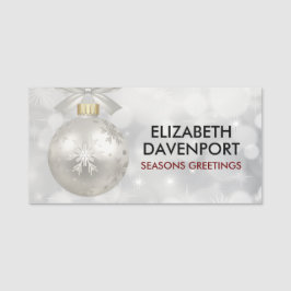 Eleganter Silver Christmas Ball auf Bokeh Lights Namensschild