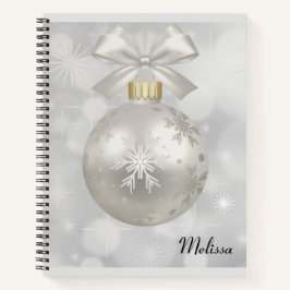 Eleganter Silver Christmas Ball auf Bokeh Lights Notizbuch
