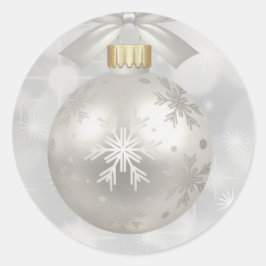 Eleganter Silver Christmas Ball auf Bokeh Lights Runder Aufkleber