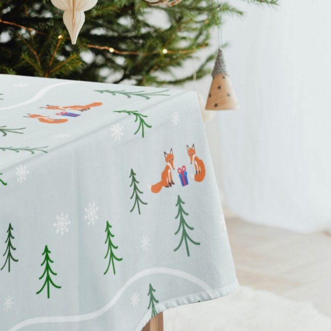 Eleganter skandinavischer Weihnachtswald Tischdecke (Elegant mint green Scandinavian winter forest Christmas tablecloth)