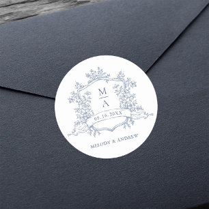 Eleganter staubblauer Blumenwappen-Monogramm-Hochz Runder Aufkleber