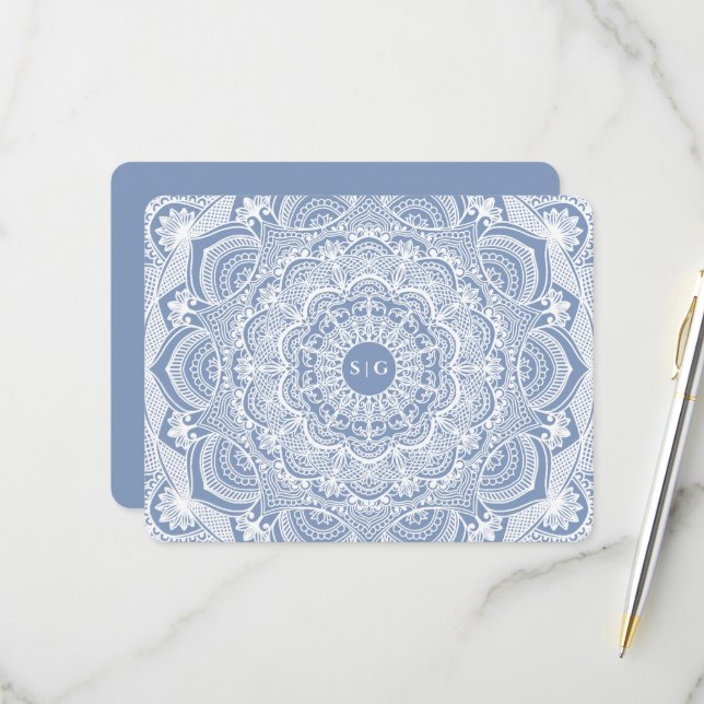 Eleganter, staubiger, weißer Spitzenmanala RSVP Karte (Vorderseite/Rückseite Beispiel)