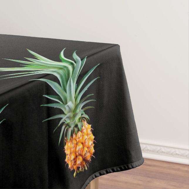 eleganter unbedeutender schwarzer Hintergrund der Tischdecke (Beispiel)