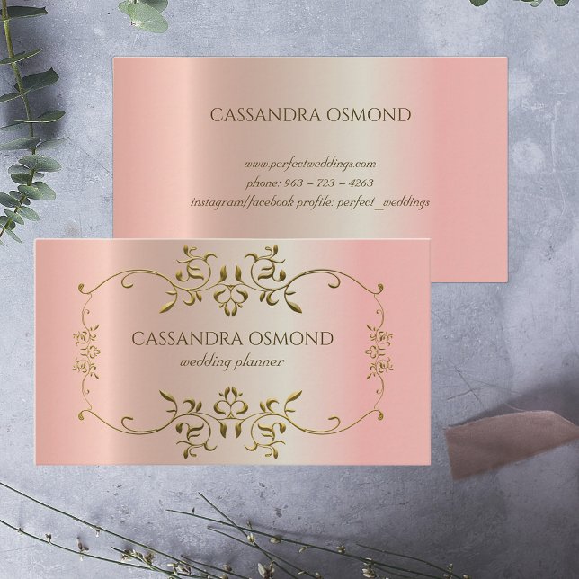 Eleganter Verzierter Goldrahmen auf rosa Metallic Visitenkarte (Von Creator hochgeladen)