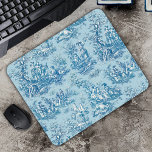 Eleganter Vintager aquamariner Toile de jouy Mousepad<br><div class="desc">Elegantes Vintages aquamarines Jouy Monogram Mouse Pad. Die Kunstdrucke sind derzeit ein Alltagswut, ein elegantes und verziertes Vintages toile de jouy-Muster mit einer romantischen Szene aus der französischen Landschaft. Dieser Muster-Stil ist derzeit für Wohngestaltung, Kleidung, mobil und IPad Hüllen, Einladungen und vieles mehr. Die Designs sind klassisch und zeitlos mit...</div>