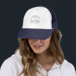 Eleganter Vintager Navy & White Junggeselinnen-Abs Truckerkappe<br><div class="desc">Ein mühelos cooles Accessoire für Ihr Bachelorette Wochenende - dieser Vintag inspiriert LKW-Fahrer bringt einen prächtigen Clubstil mit einer frechen Drehung. Designed mit Marine und weiß Kontrast, gekrümmten Text, und die Signatur "Spiel. Set. Champagner.", so lautet das Motto, es ist für Höflichkeitsfeiern und Champagner gleichermaßen geeignet. Ein lustiger und praktischer...</div>
