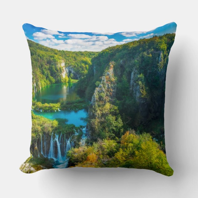 Eleganter Wasserfall landschaftlich, Kroatien Kissen (Vorderseite)