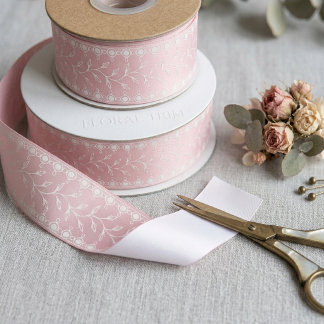 Eleganter weicher rosa Blumenstickerei-Stil Satinband