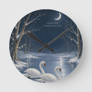 Eleganter Weihnachtsschwan, romantische Szene am S Runde Wanduhr