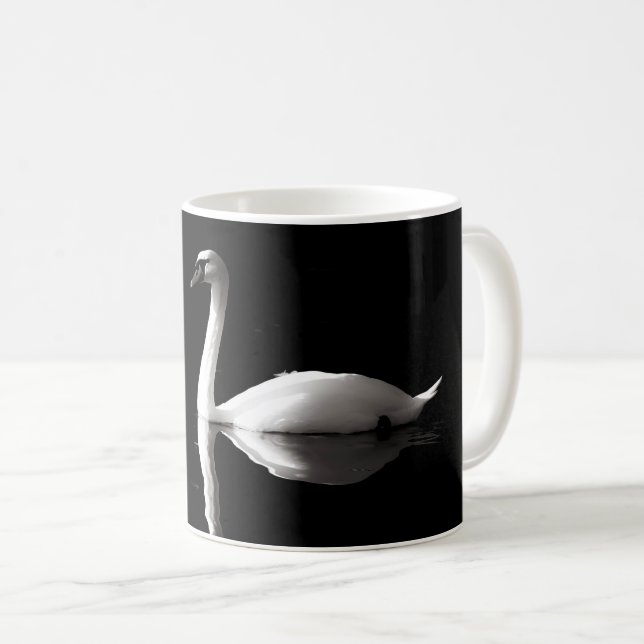 Eleganter weißer Schwan Reflektion am Schwarzen Se Kaffeetasse (VorderseiteRechts)